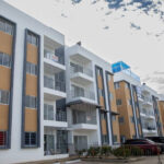 Presidente Luis Abinader entrega 97 apartamentos que beneficiarán a más de 300 personas en el residencial Las Acacias I, en Santo Domingo Este