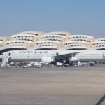 Riad reabre parte de su aeropuerto pese a las amenazas hutíes