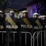 Escala la crisis en Polonia: la Policía rodea la Corte Constitucional